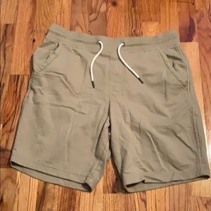 Men’s khaki shorts